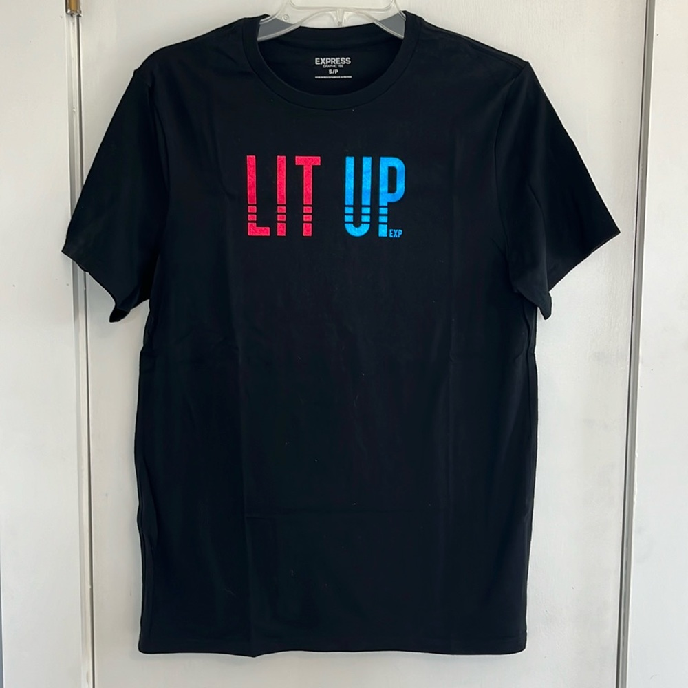 NWOT-Men’s Express Cotton Graphic Short Sleeve Tee